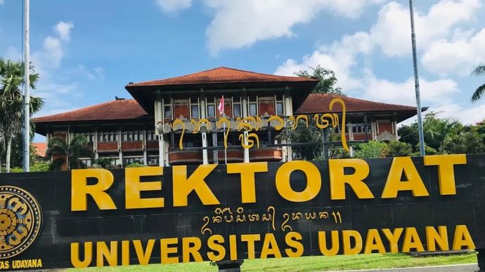 Arsip-Tampak depan Gedung Rektorat Universitas Udayana, Bali yang terletak di Jimbaran, Kabupaten Badung, Bali. 