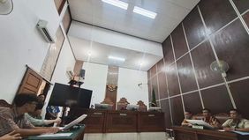 Pengadilan Negeri Jakarta Selatan menggelar sidang perdana praperadilan yang diajukan aktivis dan Direktur Lokataru Foundation, Delpedro Marhaen, terkait penetapan dirinya sebagai tersangka dalam kasus demonstrasi yang berujung ricuh pada Agustus.