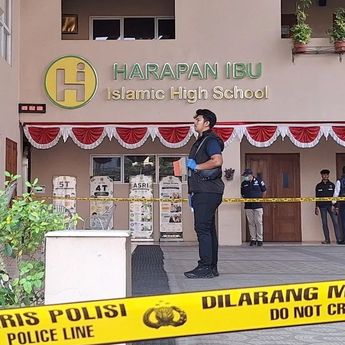 Polisi Lakukan Olah TKP di Sekolah yang Simpan 995 Senjata dan Narkoba
