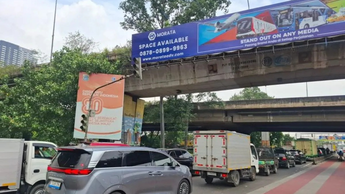 Lampu lalu lintas (traffic light/TL) di Jalan Daan Mogot, Cengkareng, Jakarta Barat mati imbas listrik anjlok pada Kamis (23/4/2026) siang. ANTARA/HO-Dokumentasi Pribadi