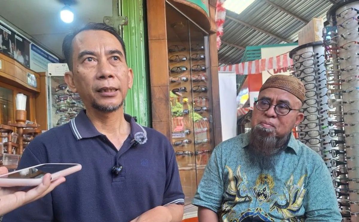 Pengelola Koperasi Pedagang Pasar Pusat Melawai (Kopema) Sutomo (kanan) dan Mumu Mujtahid. <b>(Antara)</b>