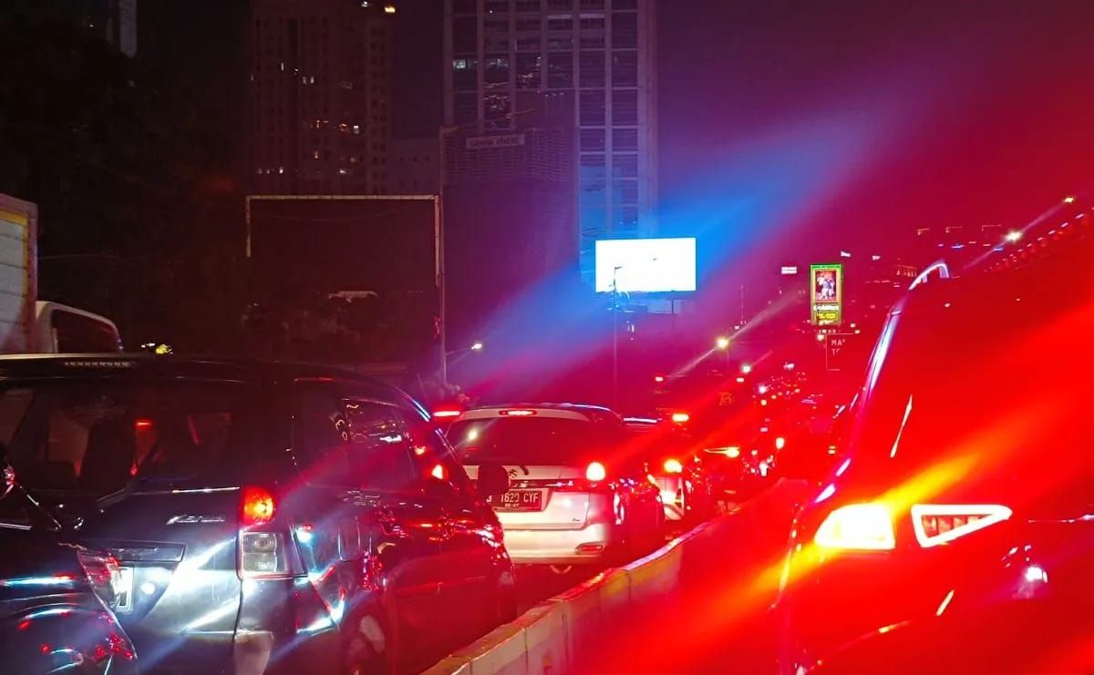 Kemacetan parah di Jalan Gatot Subroto dari arah Semanggi (Jakarta Selatan) menuju Slipi (Jakarta Barat), Rabu 24 September 2025. ANTARA/Risky Syukur <b>(Antara)</b>