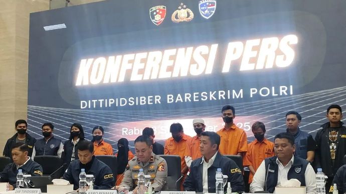 Direktorat Tindak Pidana Siber (Dittipidsiber) Bareskrim Polri menunjukkan sejumlah tersangka yang diduga menjadi provokator ataupun penghasut semasa aksi unjuk rasa di DKI Jakarta dalam konferensi pers di Gedung Bareskrim Polri, Jakarta, Rabu 3 September 2025. (ANTARA/Nadia Putri Rahmani)