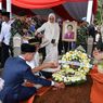 Wapres Gibran Pimpin Upacara Militer Pemakaman Karlinah Wirahadikusumah di TMP Kalibata