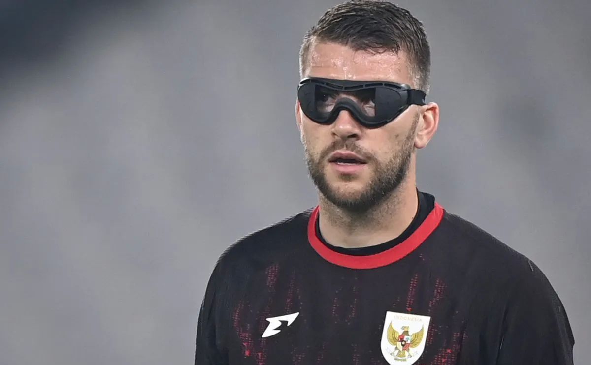 Penjaga gawang Timnas Indonesia Maarten Paes mengikuti sesi latihan resmi jelang pertandingan kualifikasi Piala Dunia 2026 putaran ketiga Grup C di Stadion Utama Gelora Bung Karno, Jakarta, Rabu (4/6/2025). Latihan tersebut sebagai persiapan jelang p <b>(ANTARA)</b>