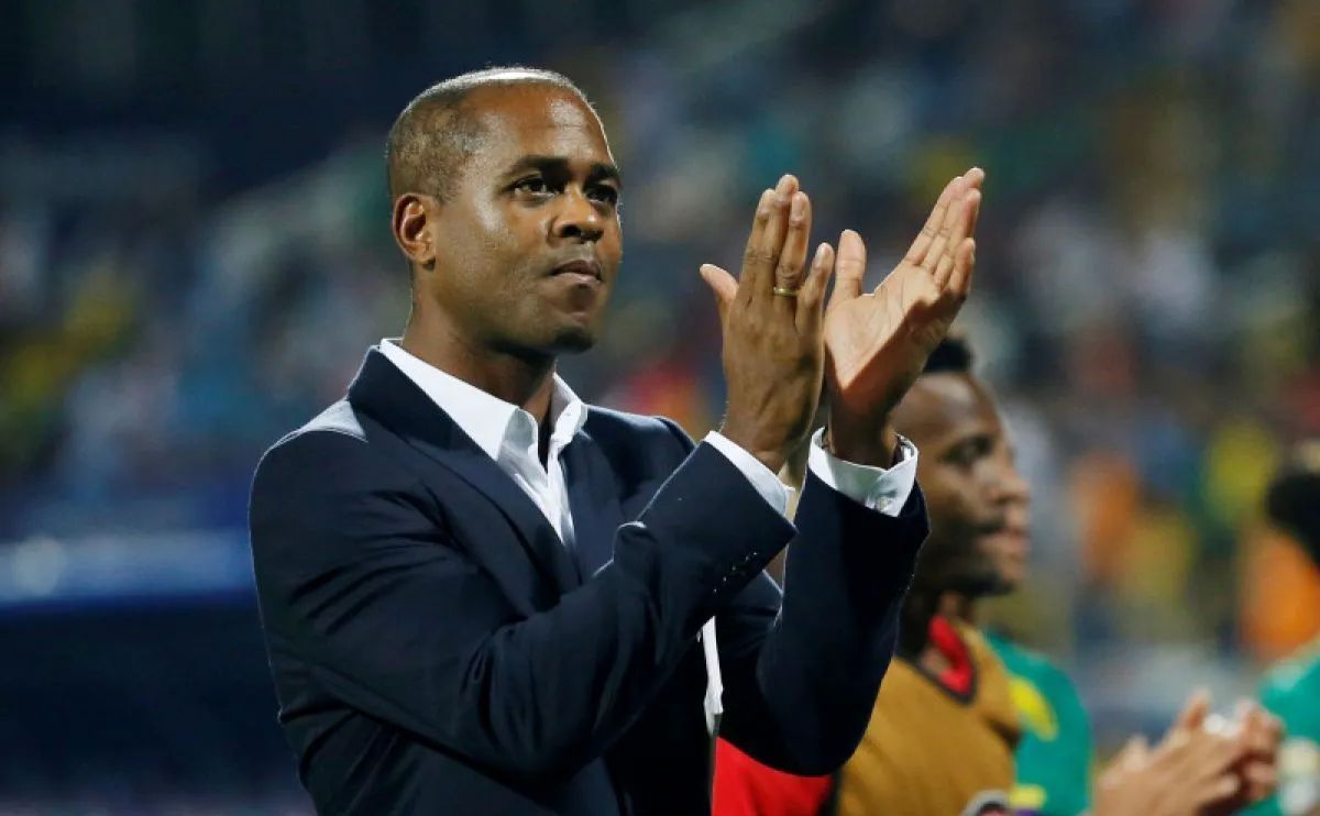 Pelatih Timnas Indonesia Patrick Kluivert memimpin sesi latihan resmi jelang pertandingan Fifa Matchday di Stadion Gelora Bung Tomo, Surabaya, Jawa Timur, Kamis (4/9/2025). Latihan tersebut sebagai ajang persiapan jelang pertandingan melawan Timnas T <b>(ANTARA)</b>