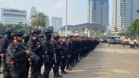 Kepolisian mengerahkan sebanyak 1.994 personel gabungan guna mengamankan reuni aksi 411 dari sejumlah organisasi kemasyarakatan (ormas) Islam termasuk Front Persaudaraan Islam (FPI) di Masjid Istiqlal menuju depan Istana Negara, Jakarta Pusat.