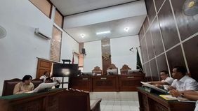 Polda Metro Jaya mengungkap lima pelajar di bawah umur yang bertindak anarkis dan membawa senjata tajam saat demonstrasi di Gedung DPR/MPR Jakarta. Polisi menyebut aksi itu dipicu ajakan unjuk rasa yang mereka lihat melalui konten media sosial.