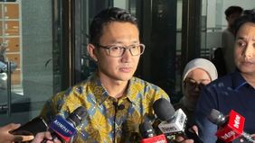 Komisi Pemberantasan Korupsi (KPK) mengungkap identitas sepuluh orang yang diamankan dalam operasi tangkap tangan (OTT) terkait Gubernur Riau, Abdul Wahid.