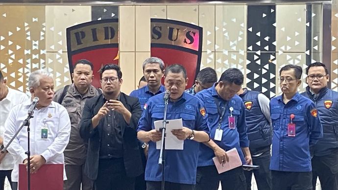Konferensi pers penetapan sembilan tersangka baru kasus dugaan korupsi tata kelola minyak mentah dan produk kilang di Gedung Bundar Kejaksaan Agung, Jakarta, Kamis, 10 Juli 2025.