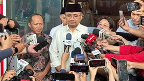 Komisi Pemberantasan Korupsi (KPK) memeriksa mantan Menteri Agama Yaqut Cholil Qoumas sebagai saksi dalam kasus dugaan korupsi kuota haji. Pada pemeriksaan perdananya, KPK menelusuri kronologi pembagian kuota haji tambahan tahun 1445 Hijriah atau 202