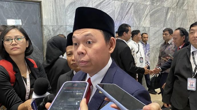 Ketua DPD RI Sultan Bachtiar Najamudin menjawab pertanyaan wartawan usai Sidang Tahunan MPR RI dan Sidang Bersama DPR-DPD RI Tahun 2025 di kompleks parlemen, Senayan, Jakarta, Jumat 15 Agustus 2025. (ANTARA/Fath Putra Mulya)