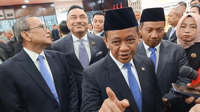 Menteri Energi dan Sumber Daya Mineral (ESDM) Bahlil Lahadalia ditemui usai pelantikan sejumlah pejabat tinggi madya Kementerian ESDM di Jakarta, Rabu 17 September 2025. (ANTARA/Muzdaffar Fauzan)