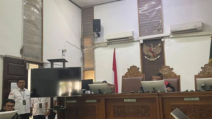 Pengadilan Negeri Jakarta Selatan menggelar sidang pembacaan putusan praperadilan aktivis terdakwa admin Aliansi Mahasiswa Penggugat, Khariq Anhar soal penghasutan demo 25-30 Agustus 2025, di Jakarta, Senin (27/10/2025).