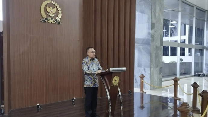 Wakil Ketua DPR RI Sufmi Dasco Ahmad saat konferensi pers di kompleks parlemen, Jakarta, Selasa (31/3/2026). (ANTARA/Bagus Ahmad Rizaldi)