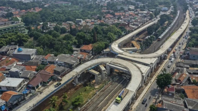 Foto aerial pembangunan jalan layang tapal kuda di kawasan Lenteng Agung, Jakarta, Rabu (5/8/2020). ANTARA FOTO/Galih Pradipta/hp.