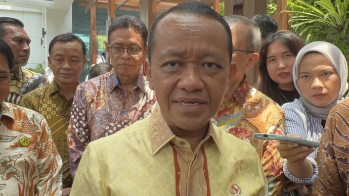 Menteri Energi dan Sumber Daya Mineral (ESDM) Bahlil Lahadalia memberi keterangan kepada wartawan di Kantor Kementerian ESDM, Jakarta, Senin (6/4/2026). ANTARA/Putu Indah Savitri