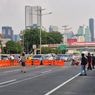 Demonstran Blokir Ruas Tol Dalam Kota di Depan DPR/MPR