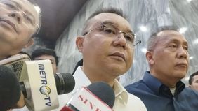 Wakil Ketua DPR RI, Sufmi Dasco Ahmad, menyatakan pihaknya akan berkoordinasi dengan kepolisian terkait aspirasi dari mahasiswa yang meminta agar demonstran yang ditangkap aparat dapat dibebaskan.
