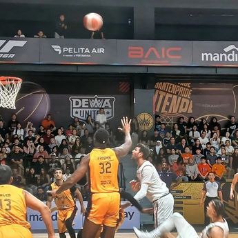 Pelita Jaya Kukuh di Puncak Klasemen Usai Taklukkan Dewa United di Laga Penutup Babak Reguler IBL 2025