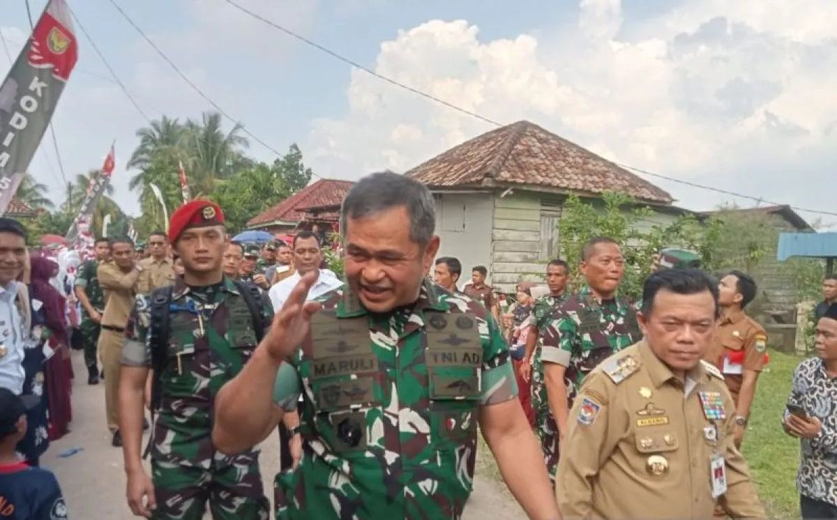 Kelapa Staf TNI Angkatan Darat Jenderal TNI Maruli Simanjuntak saat memberikan pengarahan kepada prajurit TNI di Jambi. <b>(Antara)</b>