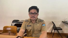Bupati Kolaka Timur (Koltim), Abdul Azis, membantah keras kabar yang menyebut dirinya ditangkap dalam Operasi Tangkap Tangan (OTT) oleh Komisi Pemberantasan Korupsi (KPK) Republik Indonesia. Ia menegaskan bahwa informasi tersebut tidak benar.