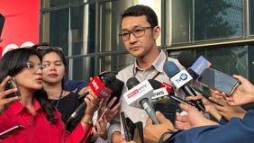 Komisi Pemberantasan Korupsi (KPK) memanggil Kepala Badan Pelaksana Badan Pengelola Keuangan Haji (BPKH) Fadlul Imansyah (FI) serta pendakwah yang juga pemilik biro perjalanan haji PT Zahra Oto Mandiri atau Uhud Tour, Khalid Zeed Abdullah Basalamah.