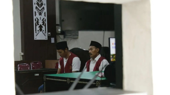 Dua terdakwa pembunuhan Warga Negara Spanyol Maria Matilda Munoz Cazorla, Suhaeli (kanan) dan Heri (kiri) menjalani sidang putusan di Pengadilan Negeri Mataram, NTB, Rabu 25 Februari 2026. ANTARA/Dhimas B.P.