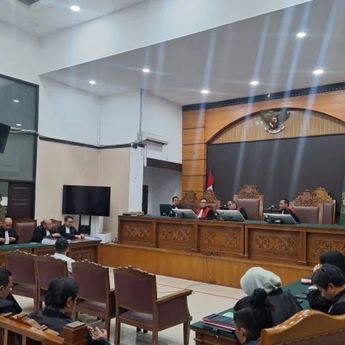 Terdakwa Judi Online Komdigi Rajo Emirsyah Dituntut 15 Tahun Penjara