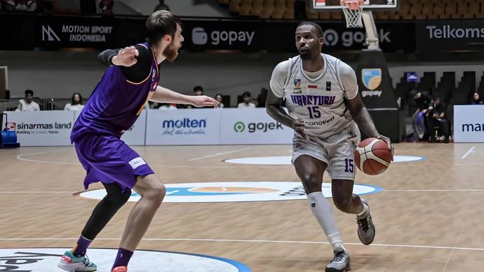 Hangtuah Jakarta melawan Tangerang Hawks dalam IBL 2025.