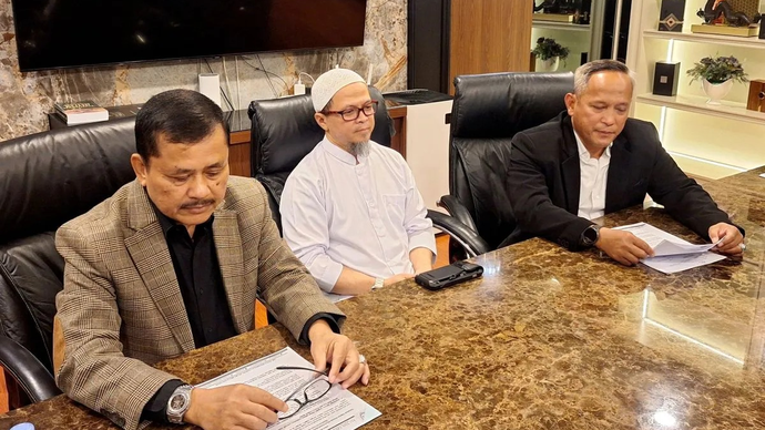 Konferensi pers kuasa hukum korban terkait kasus lima santri laki-laki yang diduga dilecehkan Ustaz bernama Syekh Ahmad Al Misry atau SAM, Jakarta, Kamis (16/4/2026). ANTARA/Luthfia Miranda Putri.