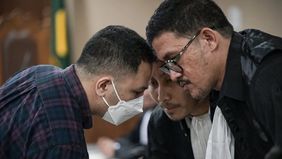 Mantan jaksa Kejaksaan Negeri Jakarta Barat, Azam Akhmad Akhsya, dijatuhi hukuman penjara selama tujuh tahun setelah terbukti menyalahgunakan uang barang bukti (barbuk) dalam perkara investasi bodong robot trading Fahrenheit senilai Rp11,7 miliar pad