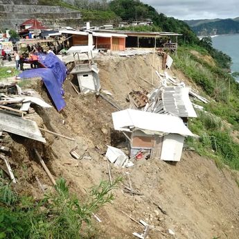 Longsor Hantam Dua Warung di Rest Area JLS Tulungagung Sampai Ambruk ke Jurang
