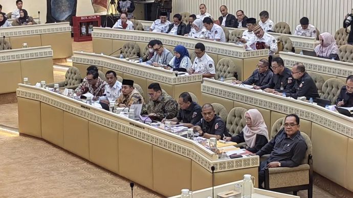 Rapat Komisi II DPR RI dengan Komisi Pemilihan Umum (KPU) RI dan Badan Pengawas Pemilihan Umum (Bawaslu) RI di kompleks parlemen, Senayan, Jakarta, Senin, 7 Juli 2025.