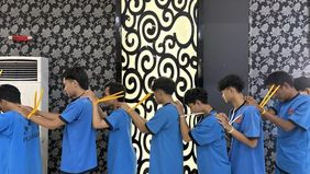 Kepolisian Daerah (Polda) Jawa Barat resmi menetapkan 42 orang sebagai tersangka terkait aksi demonstrasi yang berujung kericuhan di Kota Bandung pada 29 Agustus hingga 1 September 2025.