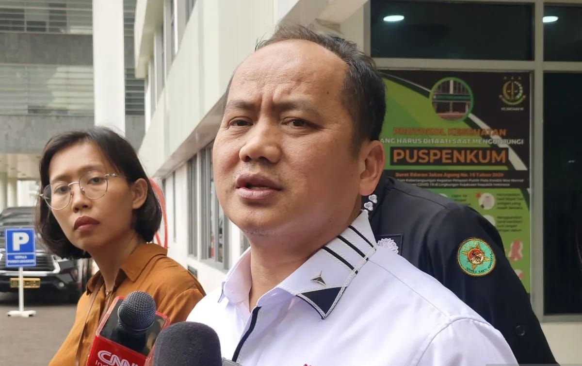 Kepala Pusat Penerangan Hukum (Kapuspenkum) Kejaksaan Agung Anang Supriatna berbicara dengan awak media di Gedung Kejaksaan Agung, Jakarta, Kamis 18 September 2025. (ANTARA/Nadia Putri Rahmani) <b>(Antara)</b>
