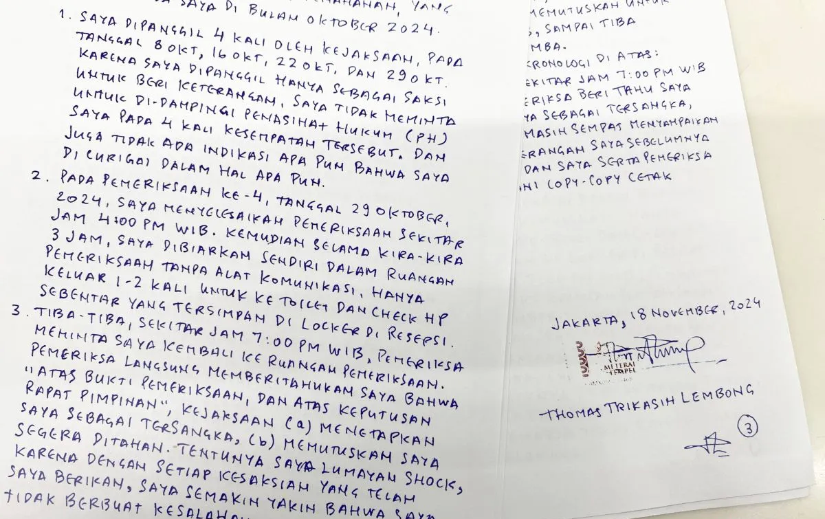 Surat kesaksian Tom Lembong terkait kronologi pemeriksaan dan penahanan dalam kasus impor gula di Kementerian Perdagangan (Kemendag) pada 2015-2016, Jakarta, Rabu (20/11/2024).  <b>(ANTARA/Luthfia Miranda Putri/aa.)</b>