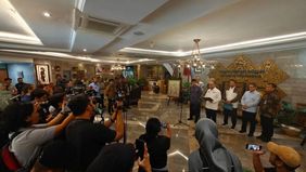 Menteri Sosial (Mensos) Saifullah Yusuf mengungkapkan bahwa dari hasil pencocokan data yang dilakukan bersama Pusat Pelaporan dan Analisis Transaksi Keuangan (PPATK), tidak ditemukan satu pun penerima bantuan sosial (bansos) dari Kementerian Sosial.
