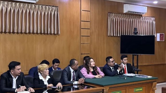 Sidang Gugatan Lisa Mariana terhadap Ridwan Kamil Ditunda karena Tergugat Mangkir.