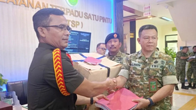 Oditurat Militer II-07 Jakarta menyerahkan 11 barang bukti dalam kasus dugaan penganiayaan terhadap aktivis Komisi untuk Orang Hilang dan Korban Tindak Kekerasan, Andrie Yunus, bersamaan dengan pelimpahan berkas perkara ke Pengadilan Militer.