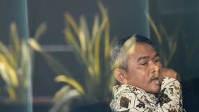 Komisi Pemberantasan Korupsi (KPK) menduga bahwa anggota DPR RI sekaligus tersangka kasus dugaan korupsi penyaluran dana CSR Bank Indonesia dan Otoritas Jasa Keuangan, Satori (ST), meminta bantuan sebuah bank daerah untuk merekayasa transaksi perbank