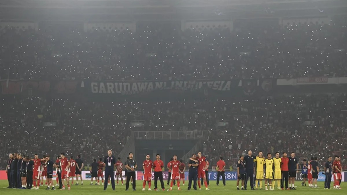 Ilustrasi - Sejumlah pesepak bola dan ofisial Timnas Indonesia menyanyikan lagu Tanah Airku usai pertandingan melawan Timnas China pada Kualifikasi Piala Dunia 2026 putaran ketiga Grup C di Stadion Utama Gelora Bung Karno, Jakarta, Kamis (5/6/2025). Indonesia menang dengan skor 1-0. ANTARA FOTO/Bayu Pratama S/Lmo/nym.