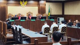 Pemilik perusahaan Blueray Cargo, John Field, dituntut hukuman tiga tahun penjara dalam perkara dugaan korupsi yang melibatkan sejumlah pejabat di lingkungan Direktorat Jenderal Bea dan Cukai Kementerian Keuangan pada periode 2025&ndash;2026.