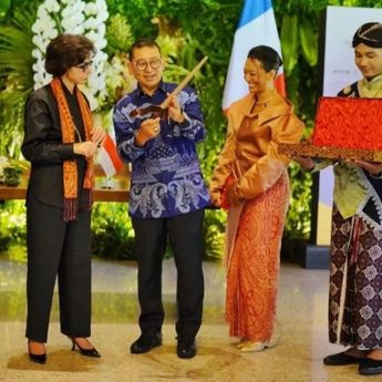 Fadli Zon Resmikan Borobudur Cultural Center di Hadapan Menbud Prancis, Tampilkan Pameran Simfoni Peradaban