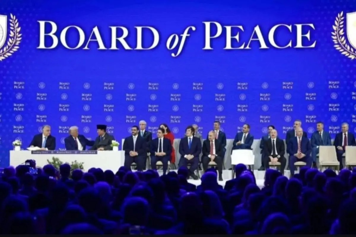Presiden RI Prabowo Subianto menjadi salah satu pemimpin dunia yang menandatangani Board of Peace Charter dalam rangkaian World Economic Forum 2026 di Davos, Swiss, Kamis (22/1/2026). (ANTARA/HO-Sekretariat Kabinet) <b>(Antara)</b>