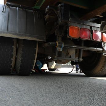 12 Kendaraan Berat Tak Lulus Uji Emisi Kena Denda hingga Rp8 Juta