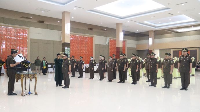 Kajati Riau Lantik Pejabat Eselon III untuk Perkuat Kinerja