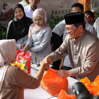 Pramono Salurkan 500 Paket Sembako Tebus Murah di Ciganjur Jaksel