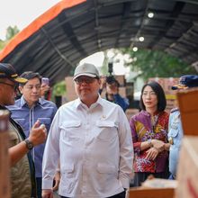 Kemenko Perekonomian Salurkan Bantuan Tanggap Darurat untuk Bencana di  Pulau Sumatera