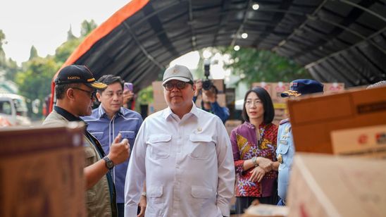 Kemenko Perekonomian Salurkan Bantuan Tanggap Darurat untuk Bencana di  Pulau Sumatera